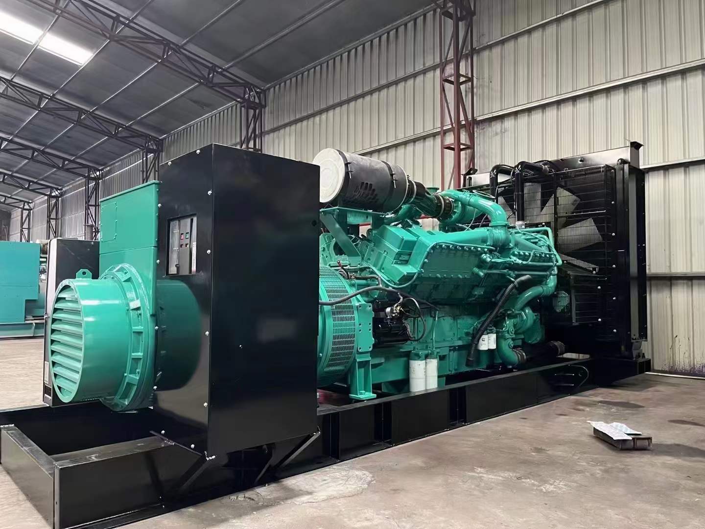 江达如何降低 800kW 柴油发电机输出电流的波动？
