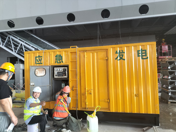 江达怎样判断空气滤清器是否需要更换？